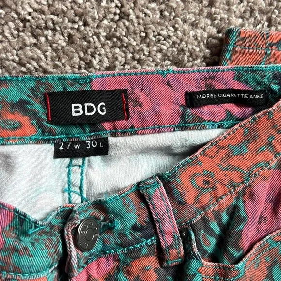 BDG Mid Rise Cigarettle Ankle Floral Jeans - Picture 3 of 4